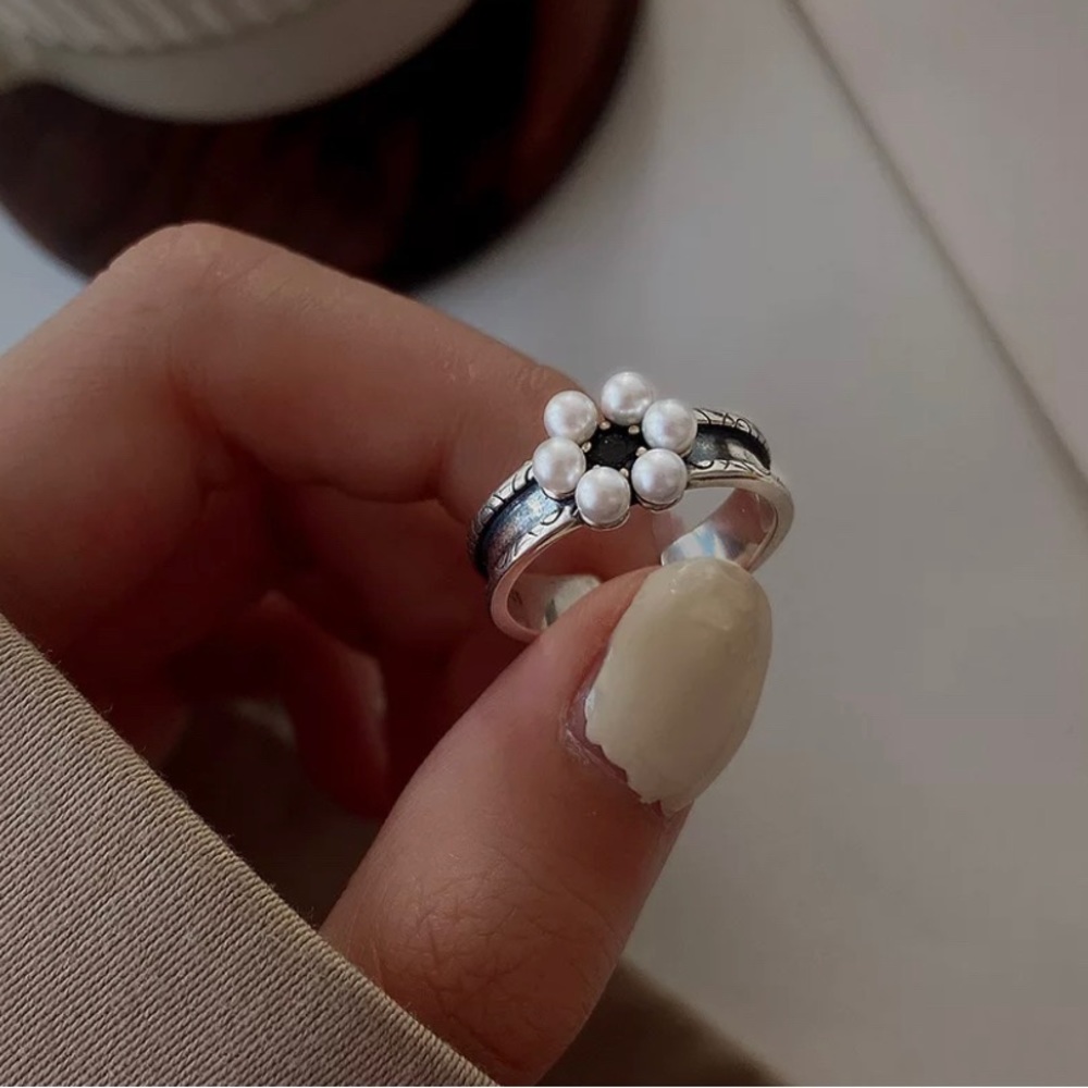 Feel Gorgeous & Pretty| Flower Faux Pearl Resizable Ring